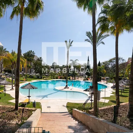 Chic Garden Flat 5min From *