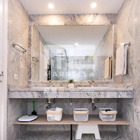 Апартаменти Chic Garden Flat 5min From *