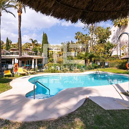 Chic Garden Flat 5min From *