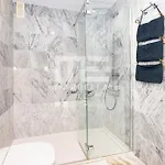 Διαμέρισμα Chic Garden Flat 5min From