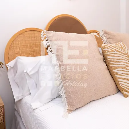 Chic Garden Flat 5min From Apartment