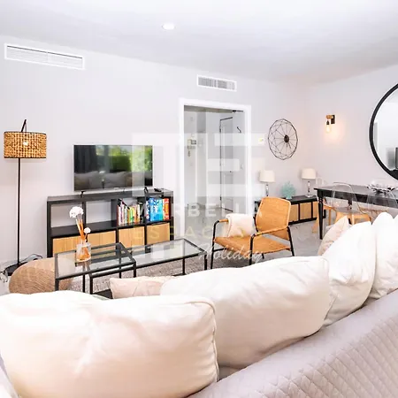 Chic Garden Flat 5min From Apartment Marbella