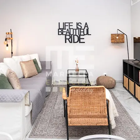 Apartment Chic Garden Flat 5min From Marbella