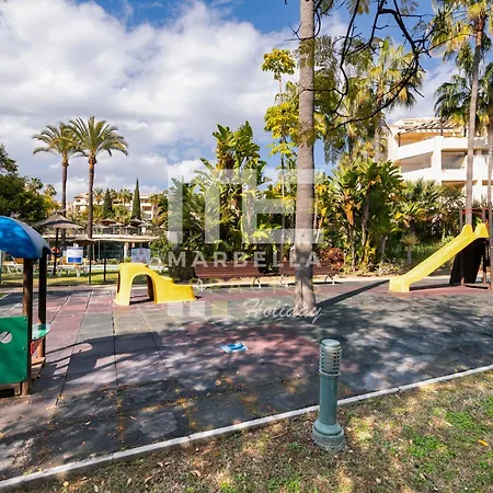 Chic Garden Flat 5min From Apartment Marbella