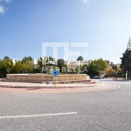 Chic Garden Flat 5min From Apartment