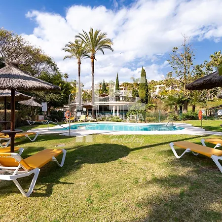 Chic Garden Flat 5min From Apartment