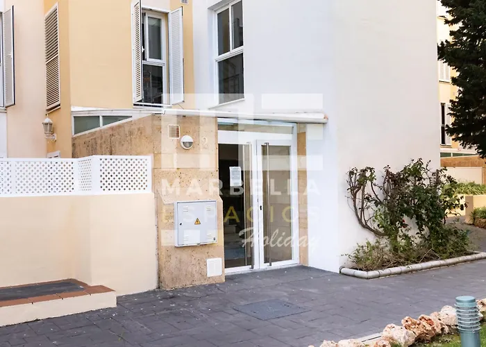 Διαμέρισμα Chic Garden Flat 5min From *