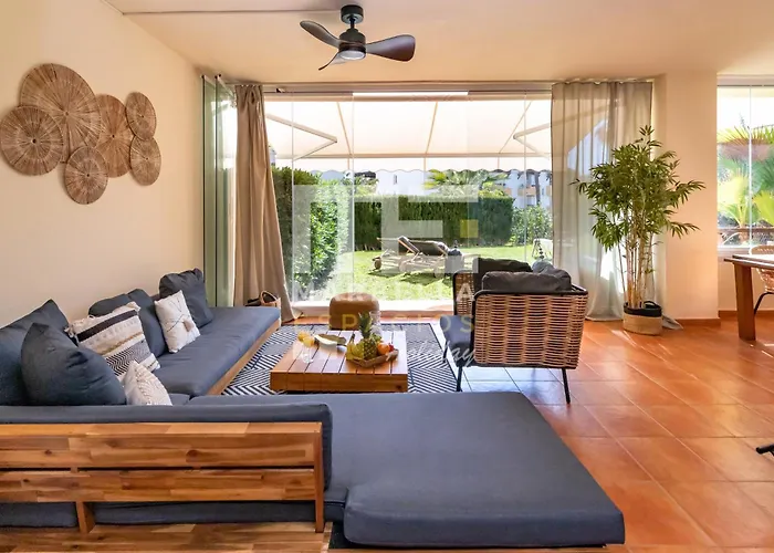 Chic Garden Flat 5min From *