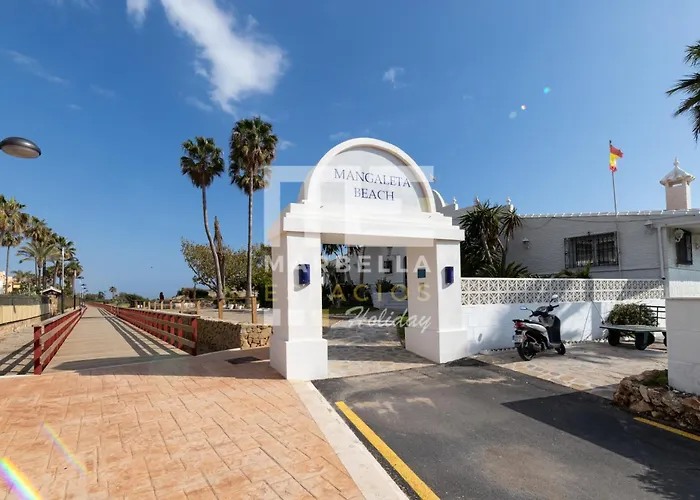 Chic Garden Flat 5min From شقة ماربيا