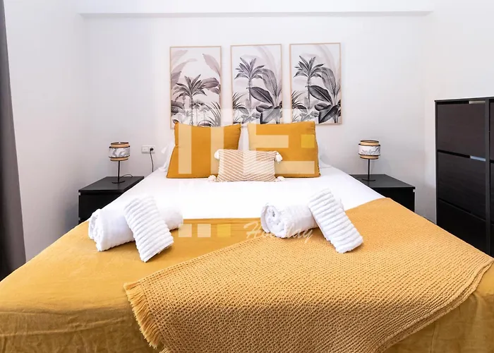 Chic Garden Flat 5min From *