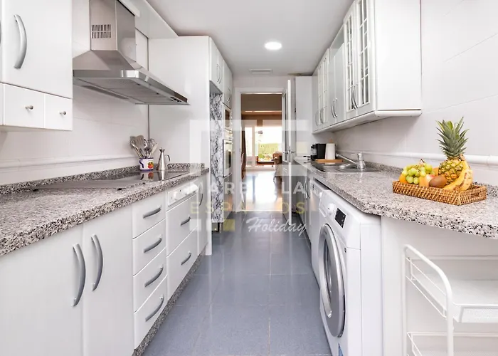 Chic Garden Flat 5min From ماربيا