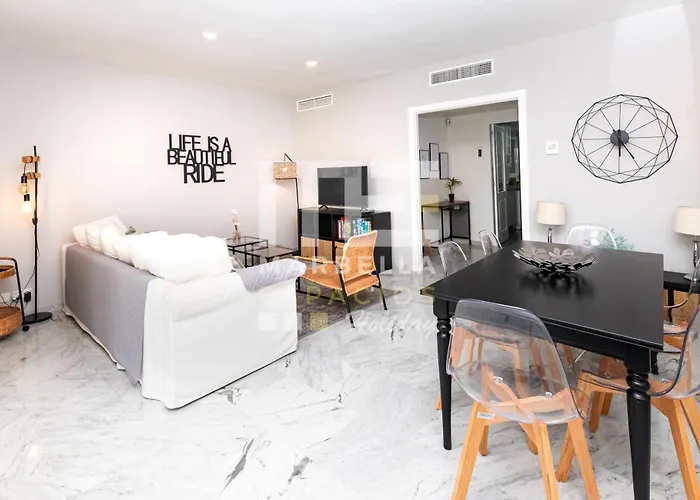 Chic Garden Flat 5min From شقة *