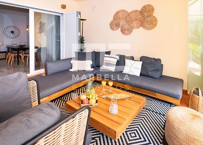 Διαμέρισμα Chic Garden Flat 5min From *