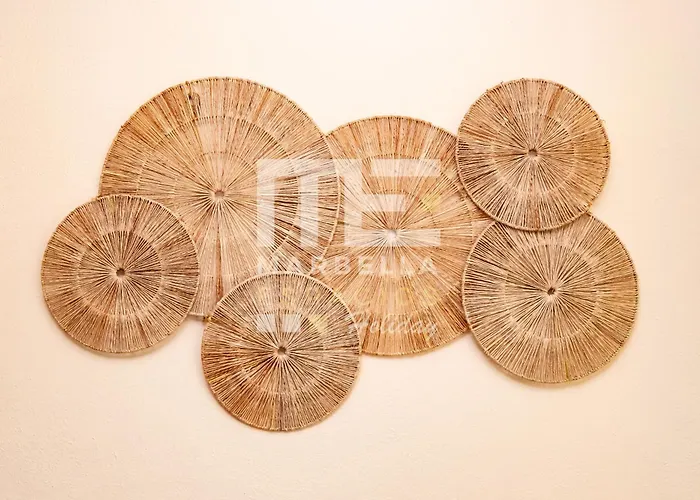 Chic Garden Flat 5min From شقة ماربيا