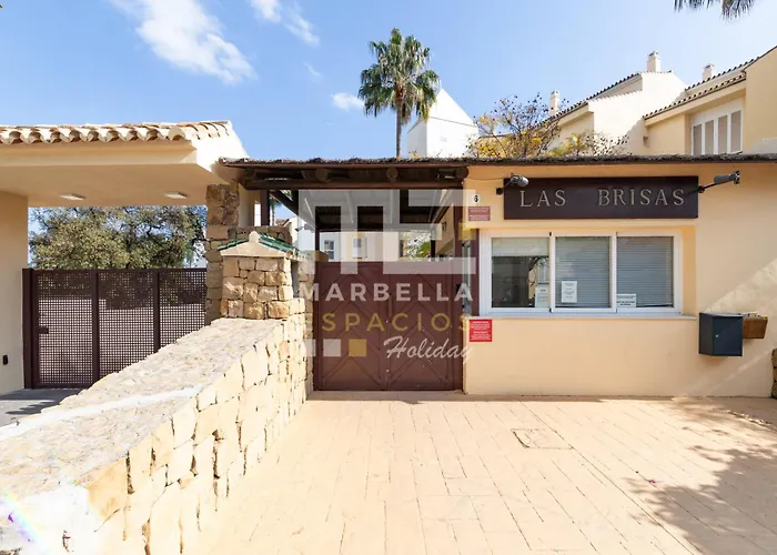 Chic Garden Flat 5min From *