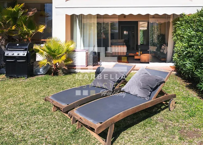 Chic Garden Flat 5min From شقة ماربيا