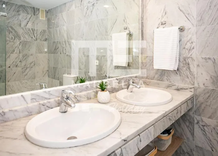 Διαμέρισμα Chic Garden Flat 5min From Μαρμπέλλα