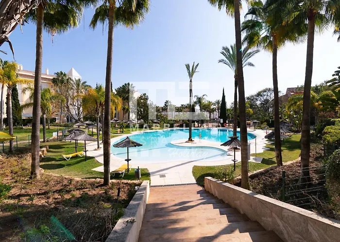 Διαμέρισμα Chic Garden Flat 5min From