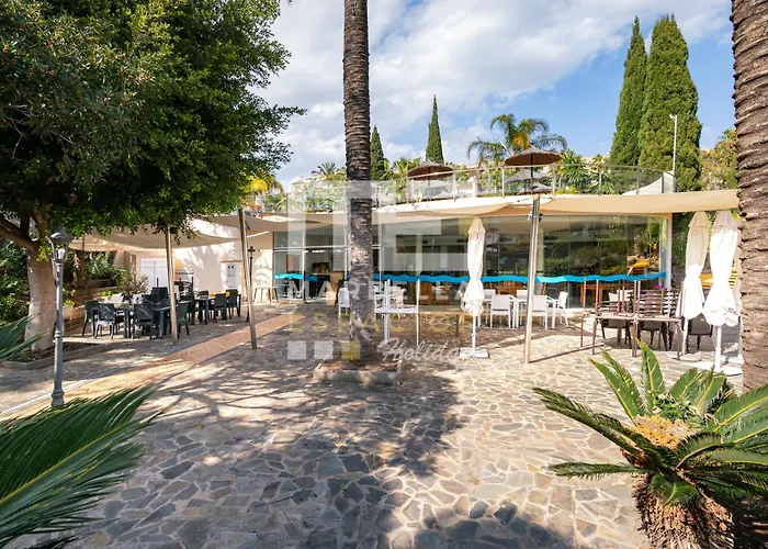 Chic Garden Flat 5min From Μαρμπέλλα