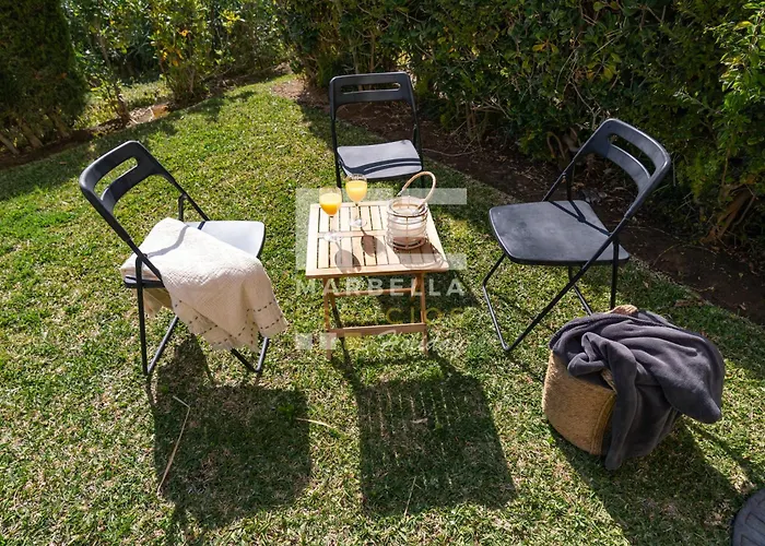Διαμέρισμα Chic Garden Flat 5min From