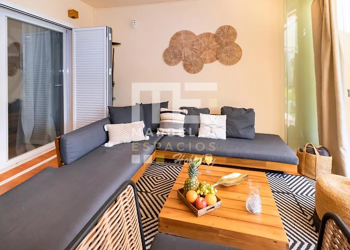 Chic Garden Flat 5min From شقة ماربيا