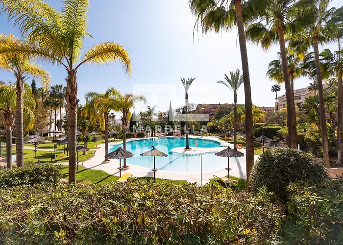 Chic Garden Flat 5min From * Μαρμπέλλα