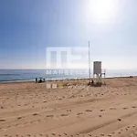 Chic Garden Flat 5min From شقة ماربيا