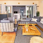 Chic Garden Flat 5min From