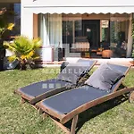 Chic Garden Flat 5min From شقة ماربيا