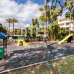 Chic Garden Flat 5min From شقة ماربيا