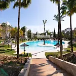 شقة Chic Garden Flat 5min From