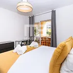 Chic Garden Flat 5min From