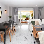 Chic Garden Flat 5min From