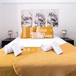Chic Garden Flat 5min From *