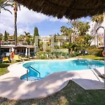 Chic Garden Flat 5min From *